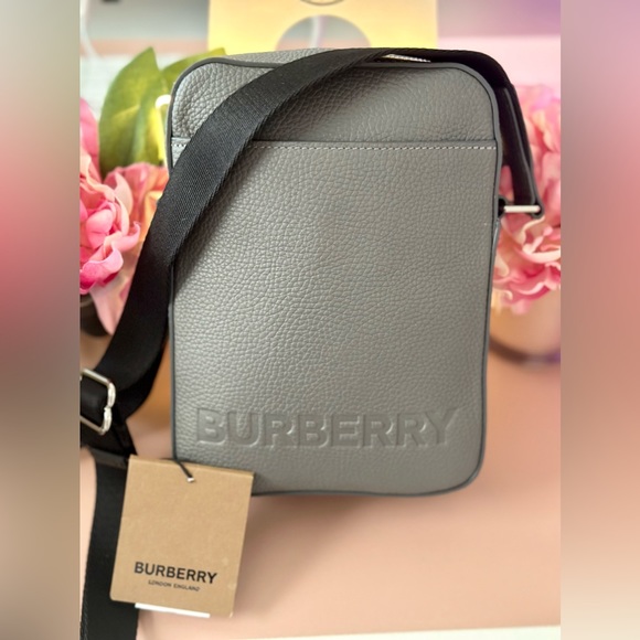Burberry Handbags - 🎁 CUSTOMER APPRECIATION GIFT  Burberry Thornton Small Gray Bag ✨Unisex